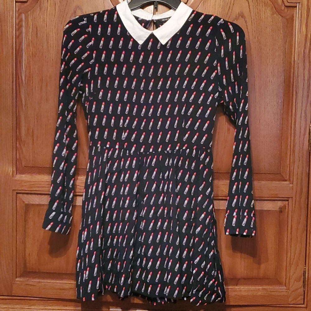 Forever 21 lipstick collar dress size L NWOT